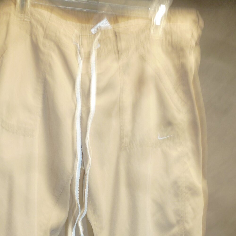 Nike Cropped Pants with pockets /Khaki capris Sz Large - Picture 3 of 11